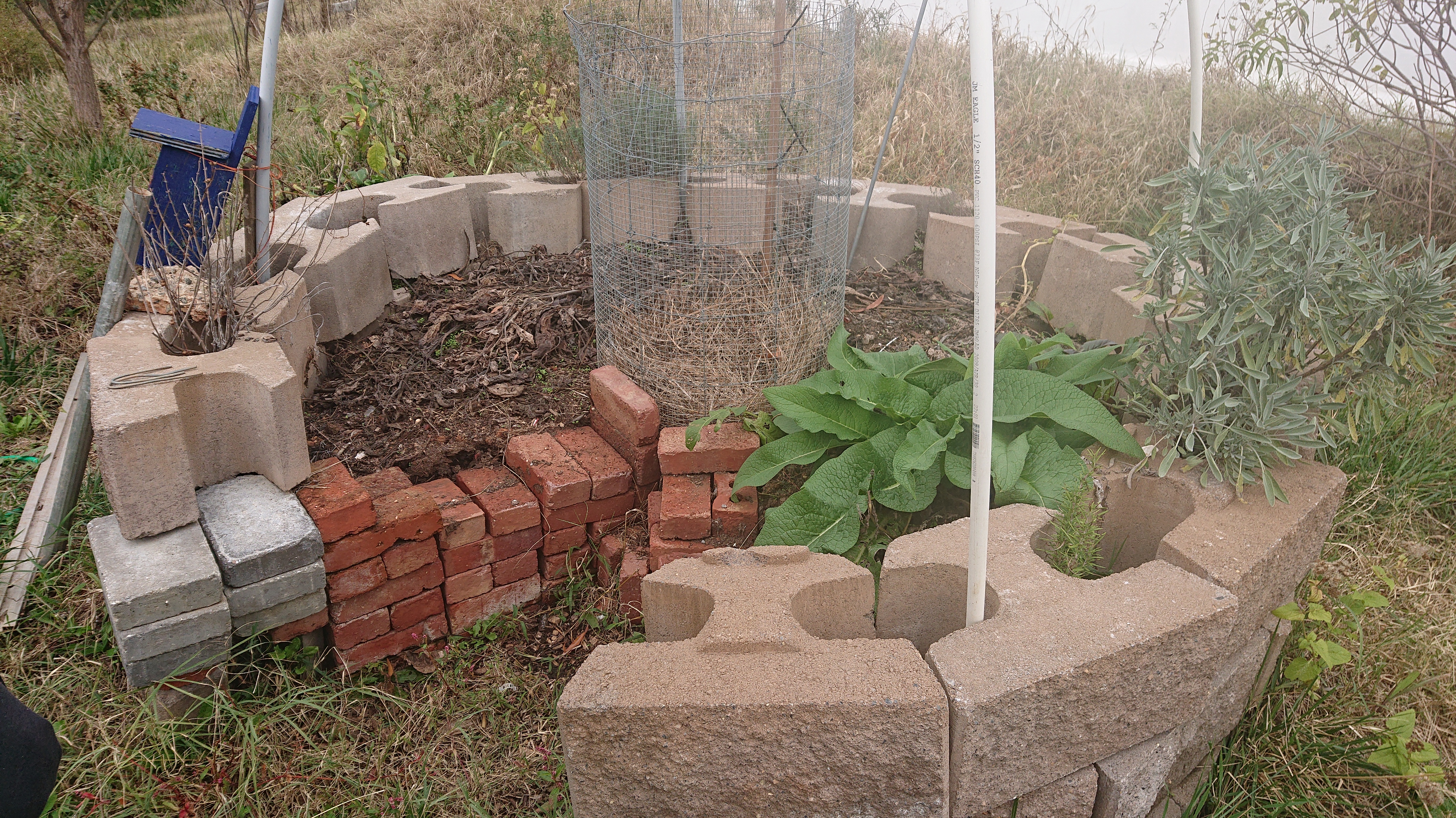 Keyhole Garden: Easy-access, Permaculture-Compost Combo